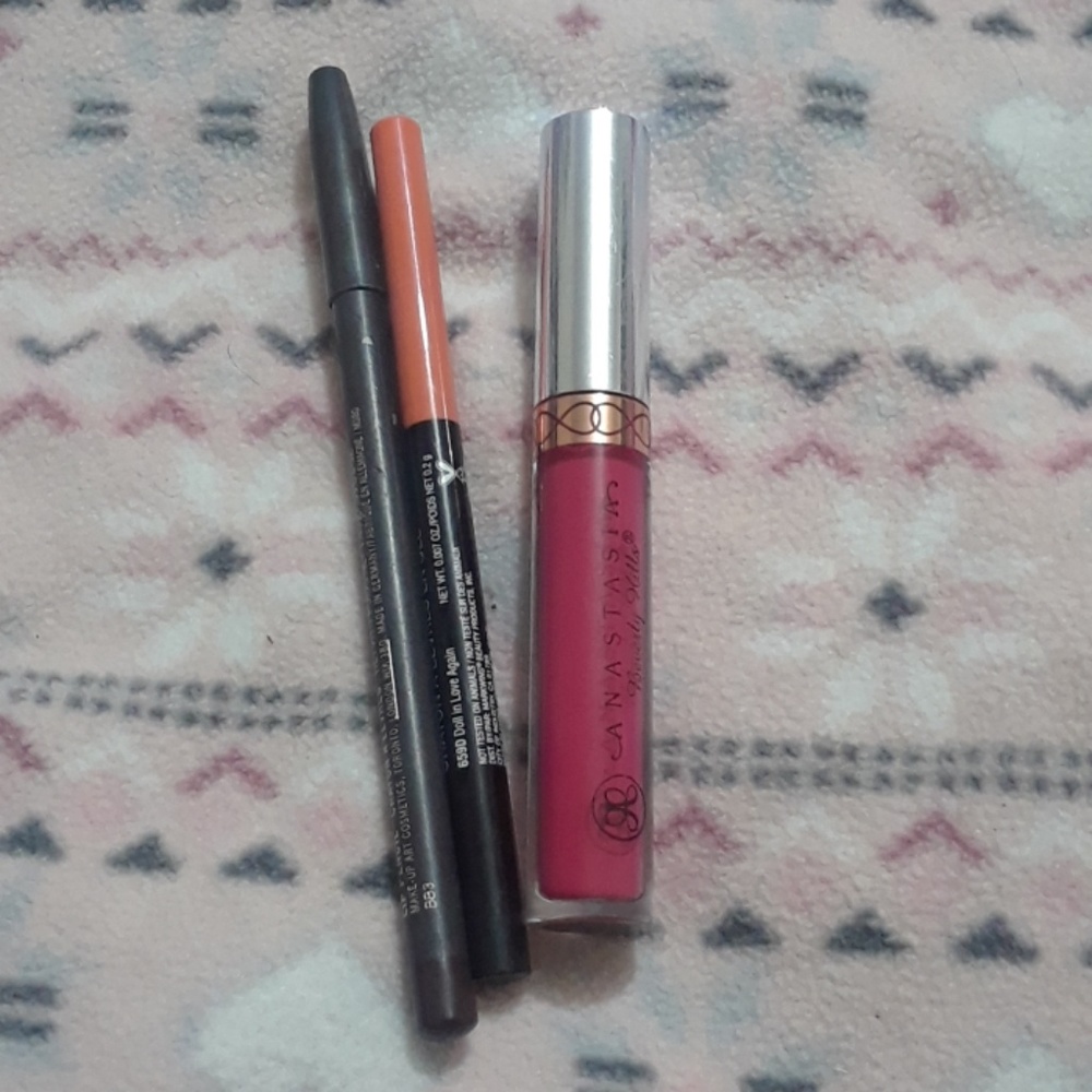 Bundle  lipstick and lipliner